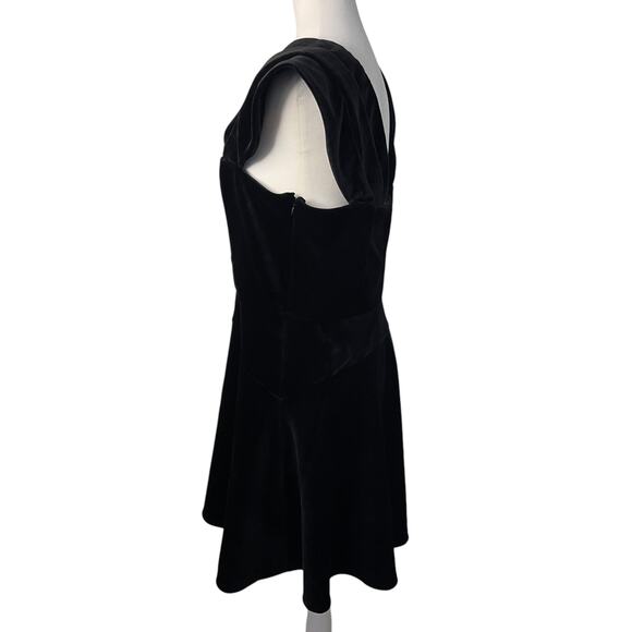 New with Tags Express Black Velvet dress - Large - Picture 5 of 11
